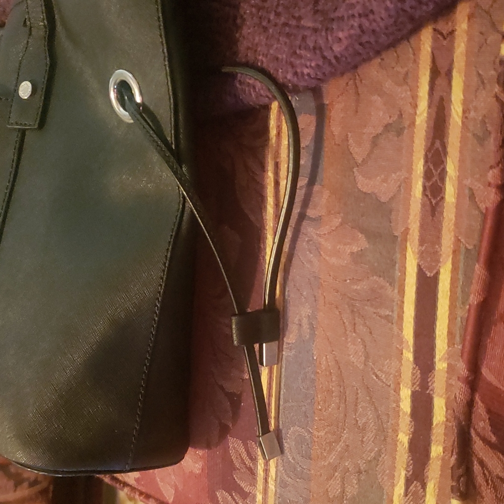 Black CK tote with magnetic closure and side drawstrings - Picture 4 of 6